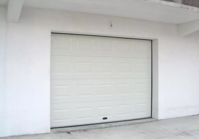 Segmentna garažna vrata model 40 - 0