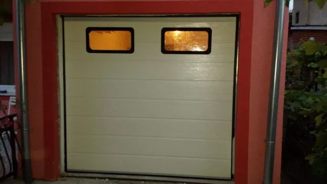 Segmentna garažna vrata model 30 - 0